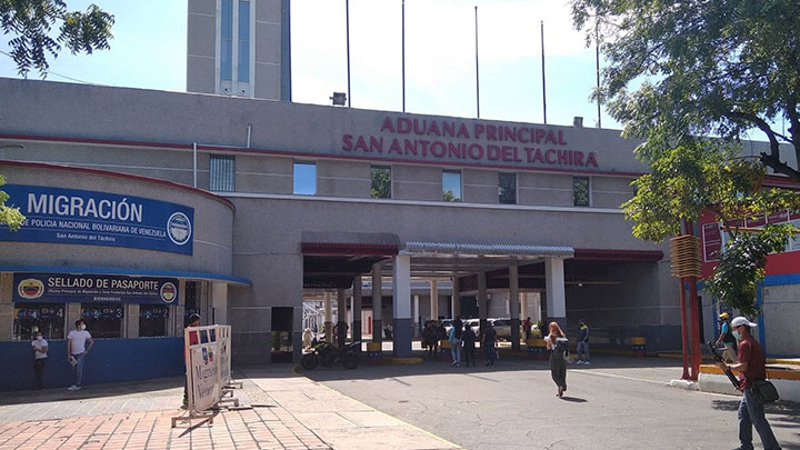 Aunque la frontera con Táchira está cerrada desde el 19 de agosto de 2015, los empresarios colombianos han estado exportando a Venezuela. / Foto: Archivo La Opinión