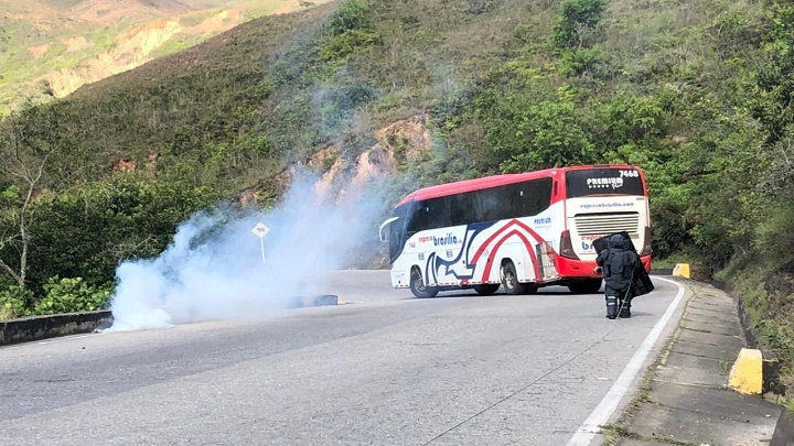 El Ejército destruyó los explosivos instalados en un bus, en Ábrego./Foto: cortesía