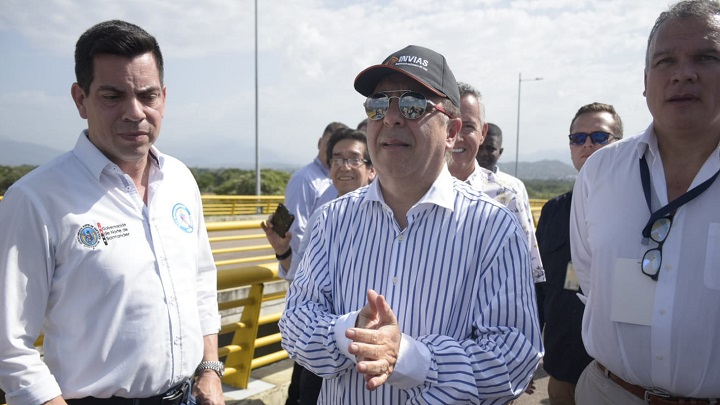 Ministro de Transporte visitó el puente de Tienditas ante posible reapertura de frontera./Foto: Pablo Castillo - La Opinión