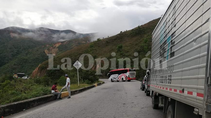Paralizado tráfico vehicular hacia Cúcuta por paquete sospechoso 