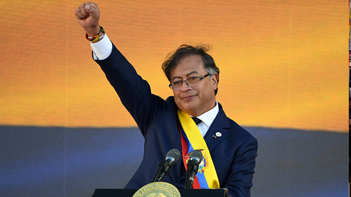 Petro se posesionó como nuevo presidente de los colombianos