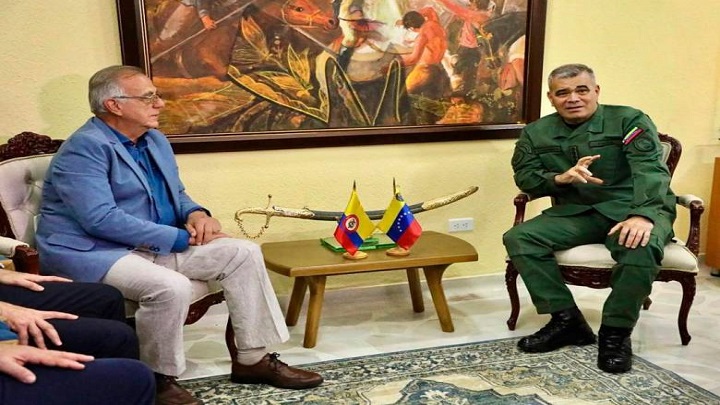 Encuentro de los ministros de defensa de Colombia y Venezuela