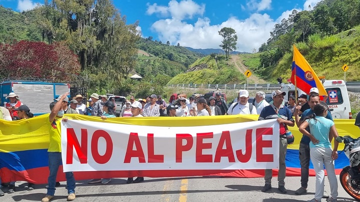 Desde el 2020, las comunidades de la provincia de Pamplona vienen manifestándose, para exigir que el peaje no entre en operación./ Foto: Cortesía / La Opinión 