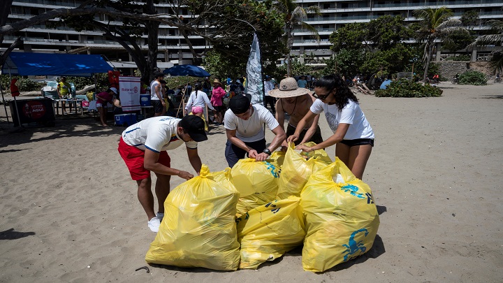Recolección de plástico en Venezuela. / Foto: AFP