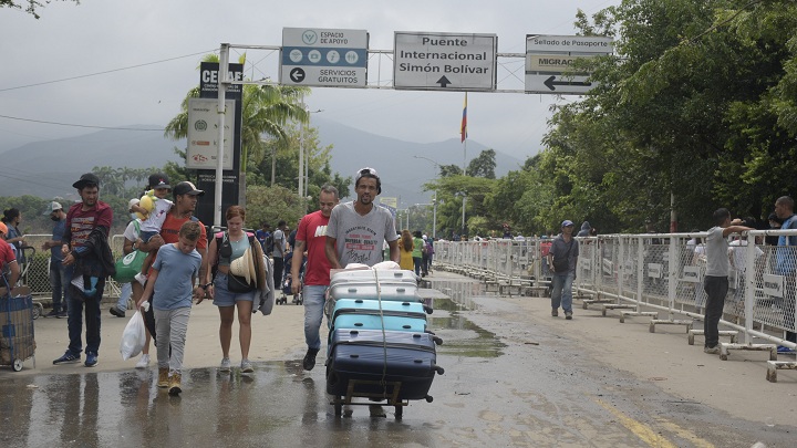 Los funcionarios de Migración Colombia tendrán un mayor control entre las personas que pasan por la frontera.