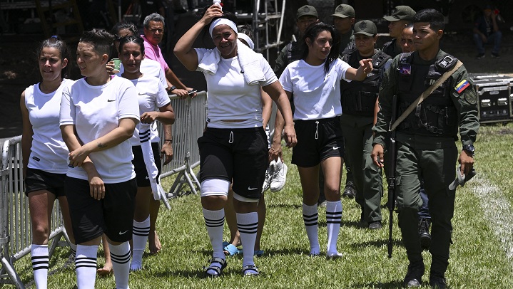 Escoltados por militares y policías, este año ocho equipos de rugby penitenciario, cuatro masculinos y cuatro femeninos, compitieron entre vítores.