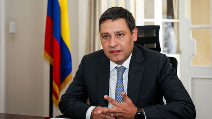Mauricio Lizcano defendió millonarias compras para la presidencia