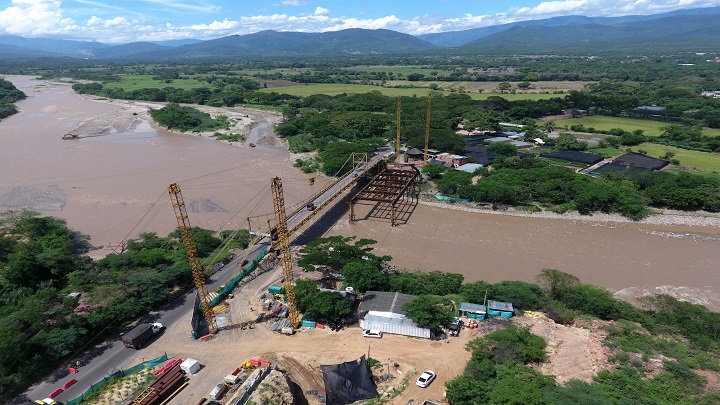 Trabajos del nuevo puente sobre el río Zulia avanzan en un 67%