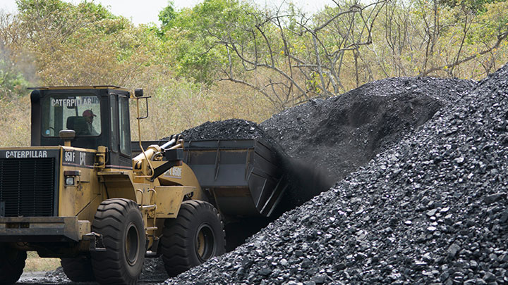 El gremio del carbón sostiene que la transición global hacia energías más limpias seguirá requiriendo de este mineral. Foto Archivo La Opinión