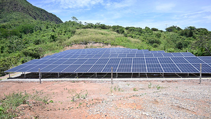El sistema de paneles solares tuvo una inversión de alrededor de 1.000 millones de pesos. / Fotos: Jorge Iván Gutiérrez-La Opinión