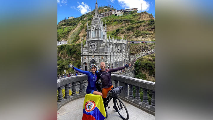Lorena y Dominic recorren juntos a Colombia, desde Nariño y como meta tienen: Punta Gallinas, La Guajira./Foto: cortesía
