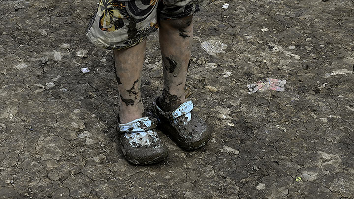 Los niños también pasan por estas condiciones en busca de un mejor futuro./Foto: AFP