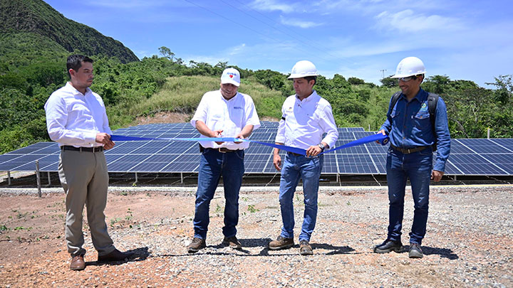 El sistema fotovoltaico de 186 kilovatios instalados fue inaugurado el pasado sábado en la mina Bellavista. / Fotos Jorge Iván Gutiérrez /La Opinión