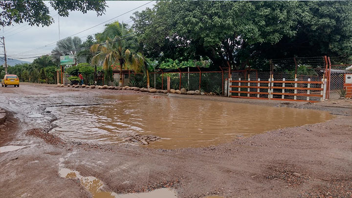 Cuando llueve los residentes de la zona se ven en medio de una laguna.