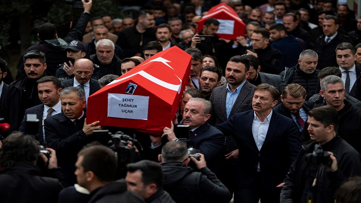 Entierro de víctimas en atentado en Estambul  