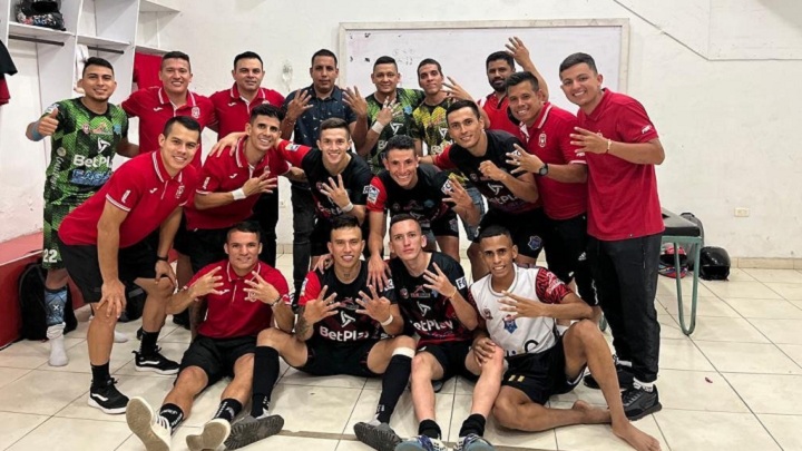 El quinteto de Estrellas del Deporte continúa haciendo historia en la Liga Futsal Colombiana.