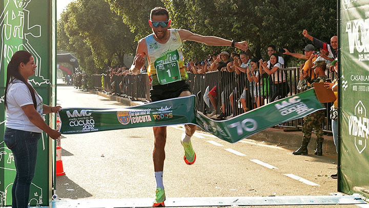 John Tello, campeón de la Media Maratón de Cúcuta. 