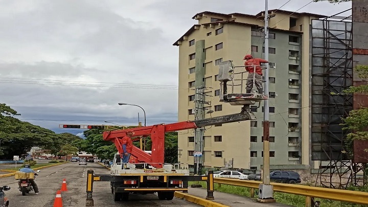  En San Cristóbal se preparan para el paso de vehículos desde Norte de Santander. 