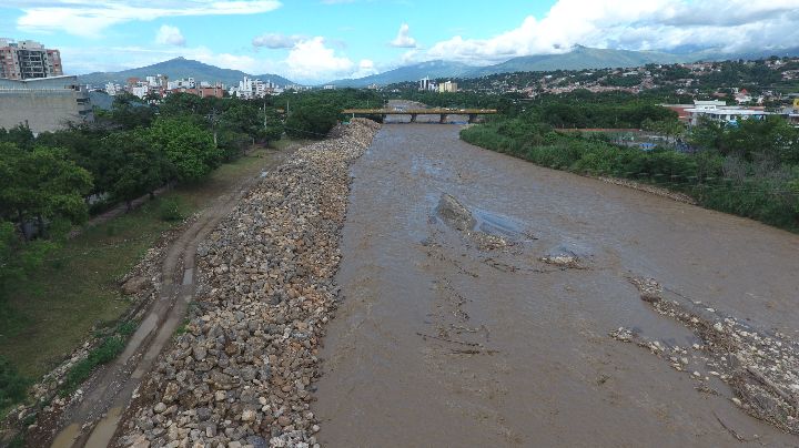 Más de 4.000 metros lineales de enrocado ha construido Corponor en el río Pamplonita/Foto Juan Pablo Cohen