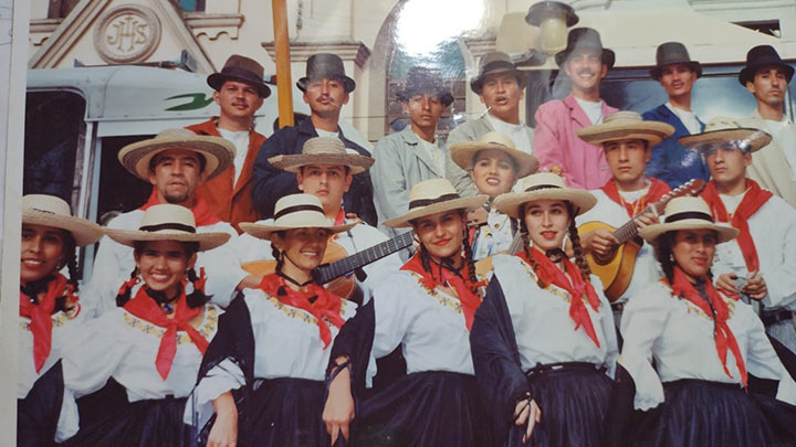Juan Hernando Becerra Sánchez siempre ha estado al frente del Grupo de danzas UFPS./Foto: cortesía