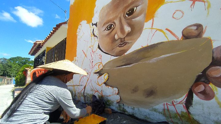 Durante esta semana, artistas nacionales e internacionales fueron vistos en las calles de este municipio/Foto Oscar Olarte/La Opinión