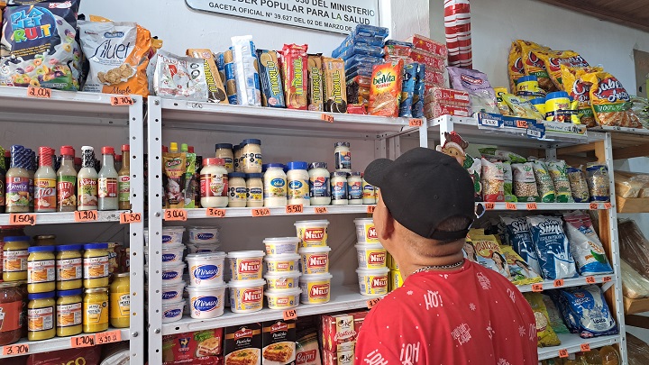 Los precios son fijados en dólares en la mayoría de los supermercados. Fotos Anggy Polanco