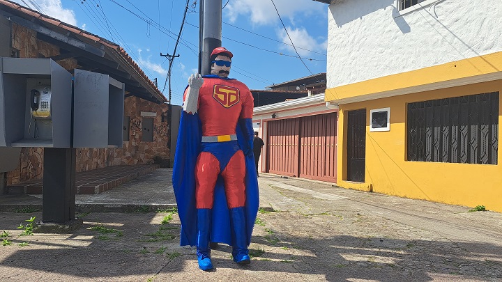 El Super Bigotes es uno de los años viejos que crearon en Táchira. Fotos Anggy Polanco
