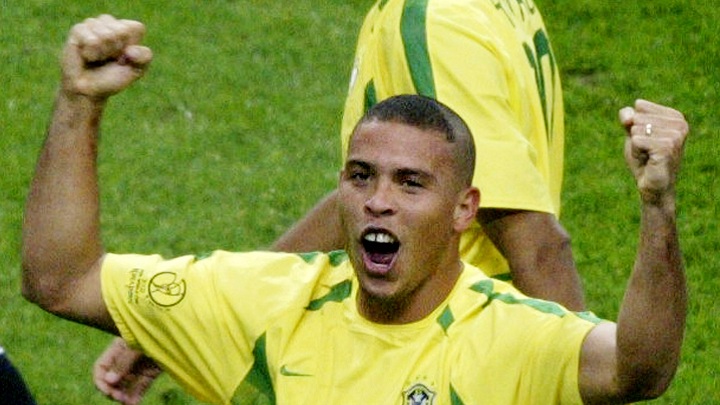 Ronaldo Nazario 'El Fenómeno', figura de Brasil en el Mundial de Corea-Japón 2002, Lució este look con el que la canarinha conquistó su último título Mundial.