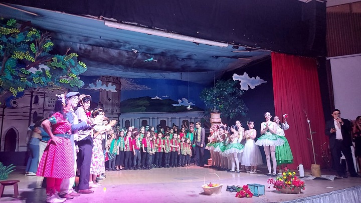 A través de un musical se reviven las costumbres navideñas en Ocaña.