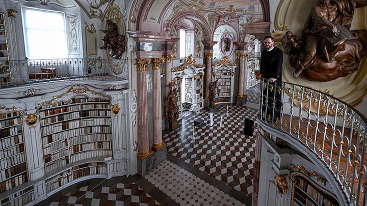 Biblioteca de Abadía austríaca causa furor en las redes sociales