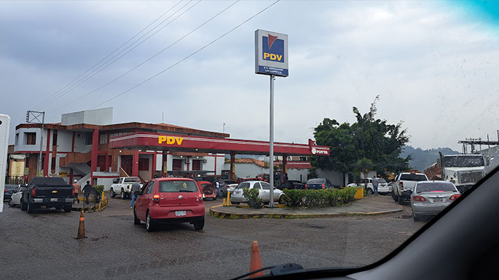 Son pocas las estaciones de servicio que son habilitadas en Táchira para el despacho de gasolina./ Foto Anggy Polanco-La Opinión