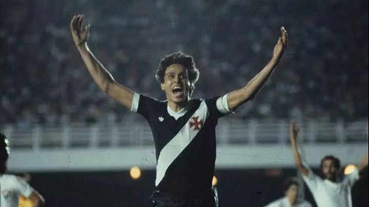 Roberto Dinamita fue uno de los grandes jugadores que tuvo la selección brasileña e la década de los años 70 y 80.
