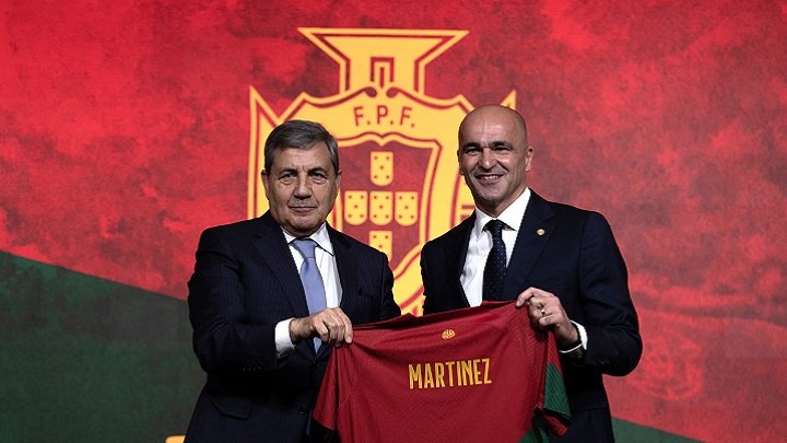  El entrenador español Roberto Martínez (a la derecha), reemplaza al portugués  Fernando Santos.