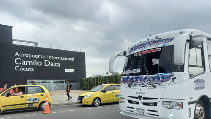 ¿Qué hacían buses venezolanos en el Aeropuerto Camilo Daza de Cúcuta?