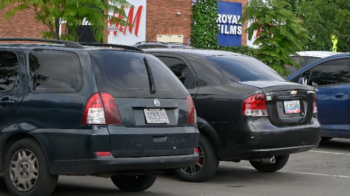Ha incrementado el número de carros venezolanos en parqueaderos de Cúcuta. / Foto: Jorge Gutiérrez / La Opinión 