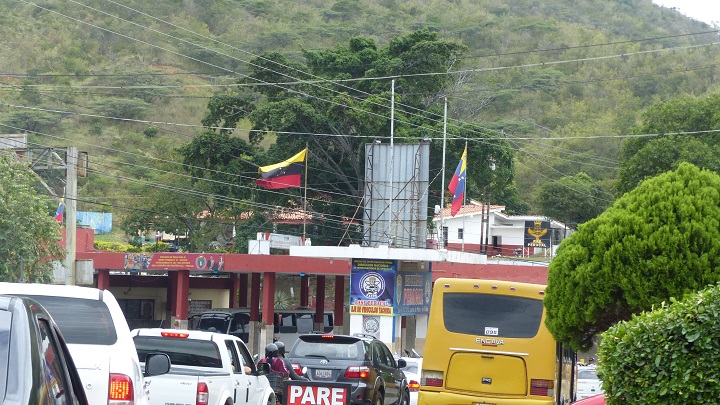 Motorizados han denunciado que, en el Puente Atanasio Girardot, de lado venezolano, los extorsionan con $100.000 para dejarlos circular./ Foto: Cortesía / La Opinión