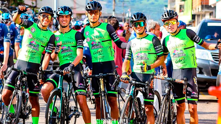 Team Saavedra en la Vuelta al Táchira 2023.
