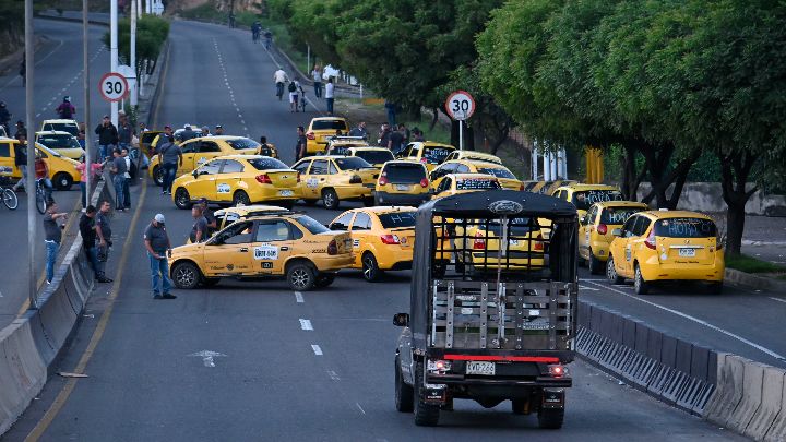 Fueron más de 12 los bloqueos viales en toda la ciudad/Foto Jorge Gutíerrez/La Opinión