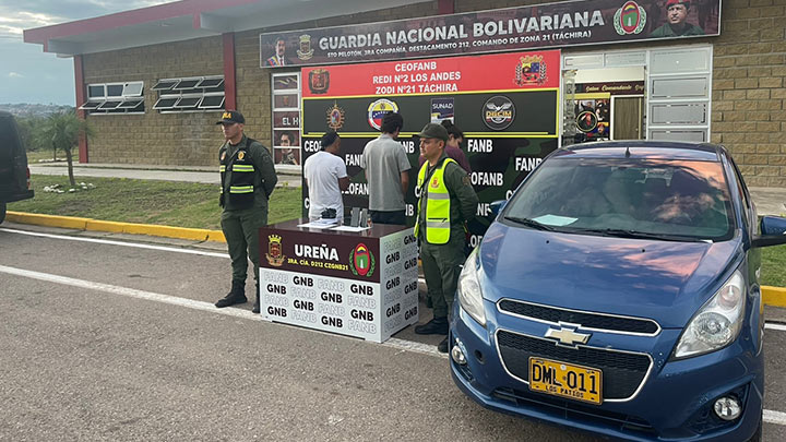 Detenidos tres colombianos por microtráfico en el Puente Atanasio Girardot ./Foto: cortesía