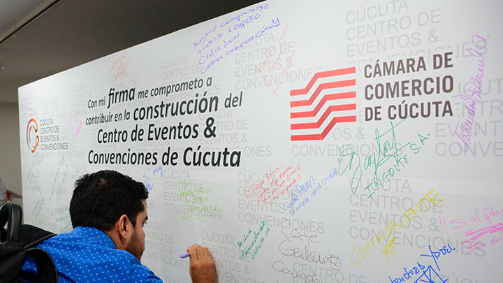 En 2018, líderes gremiales firmaron un compromiso para hacer realidad el centro de convenciones de Cúcuta. / Foto Archivo