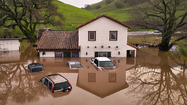 Diluvio en California deja 14 muertos y evacuan la ciudad del príncipe Enrique./Foto: AFP