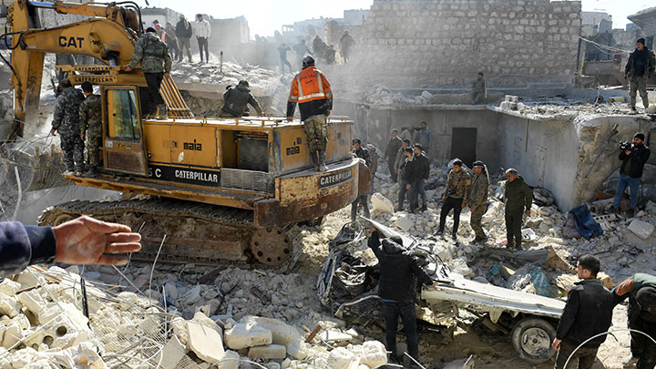 Dieciséis muertos al derrumbarse un edificio en Siria./Foto: AFP