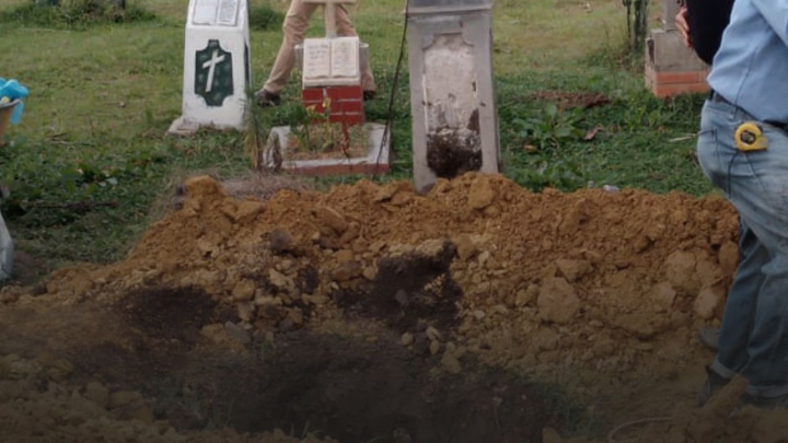 Polémica por atípico sepelio: hombre fue sepultado de pie en Santander