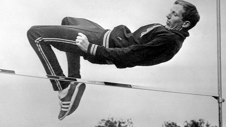 El exsaltador estadounidense Dick Fosbury, se destacó en los Olímpicos de México 1968