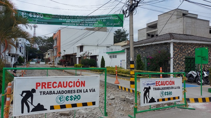 Comunidad señala que llevan más de 30 años esperando la pavimentación de la vía.  / Foto: Javier Sarabia/ La Opinión 