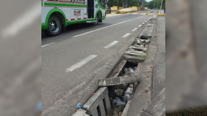 Sistema pluvial de la avenida Demetrio Mendoza entró en ruina