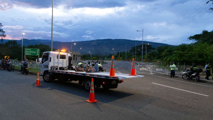 Autoridades de tránsito y transporte de Villa del Rosario en operativos antes de que iniciaran las concentraciones. 