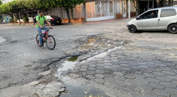 Las calles en Prados del Este llevan dos décadas sin inversión ni mantenimiento