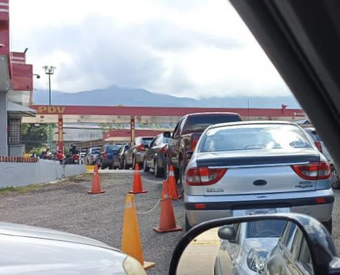 Alarma por escasez de combustible y gas doméstico en Táchira./Foto: cortesía
