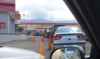 Alarma por escasez de combustible y gas doméstico en Táchira./Foto: cortesía